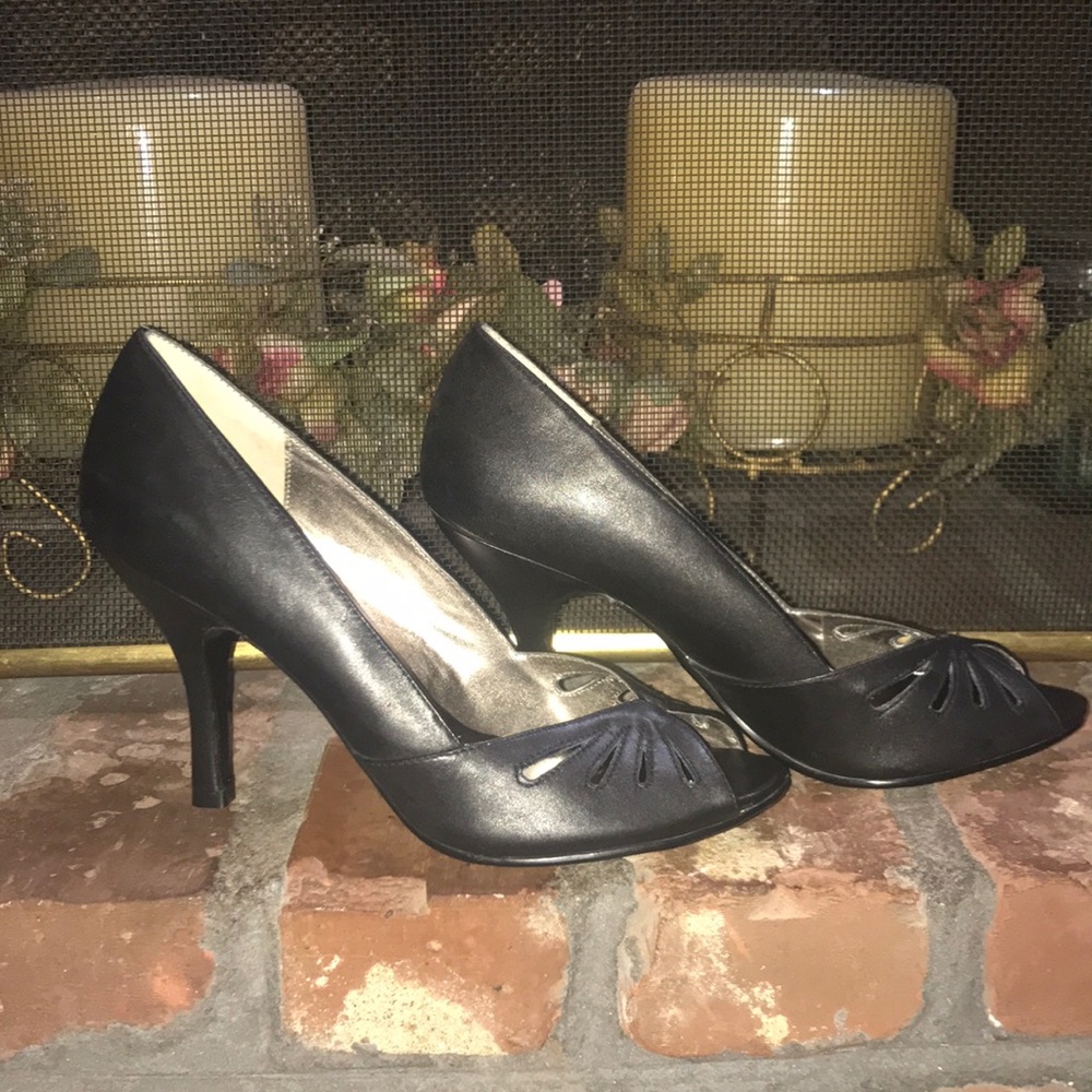 Steve Madden "Like New" Peep Toe Heel - Picture 1 of 8